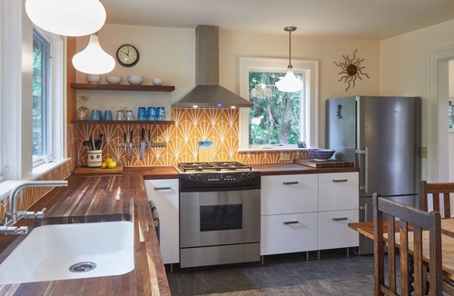 Overlook House | The Madrona House! Freshly renovated bungalow/detached studio/office space.