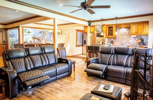 Anaheim Colony Historic District House | The Magic Forest House - 1mile to Disneyland family friendly House with a pool.