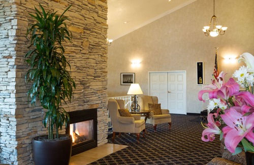San Leandro Hotel | The Marina Inn on San Francisco Bay