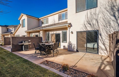 Washington Fields House | The Maverick, Resort Amenities, PlayStation, Grill, and more