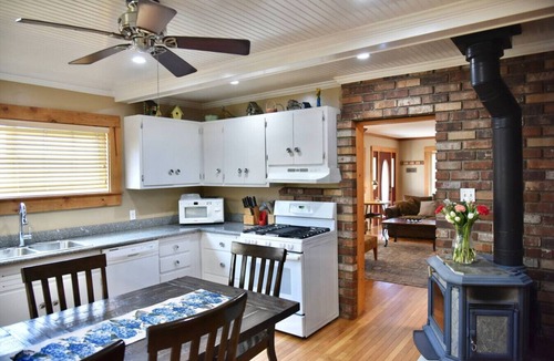 McCloud House | The McCloud Vacation Home on Mt. Shasta Sleeps 10+