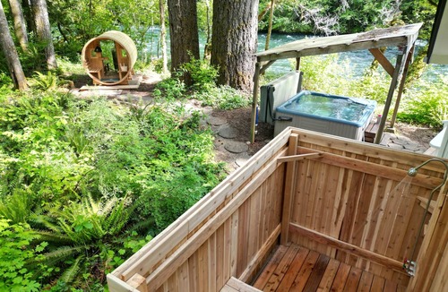 McKenzie Bridge House | The Mckenzie House w/sauna & outdoor shower