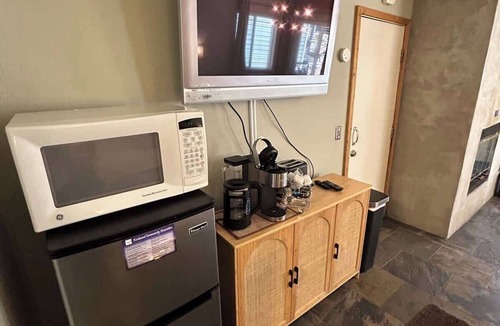 Kirkwood Apartment | The Meadows Modern Suite Deck & Garage Parking