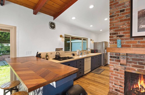 Encanto House | "The Medallion" Modern City Estate 7bed/5bath AC