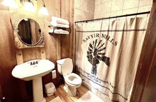 New Harmony House | “The Mercantile” is a farmhouse style home on Morning Line Ranch.