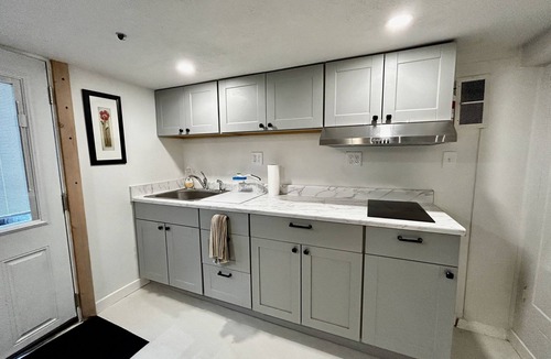 Overlook Apartment | The Montana Studio - cute, close and convenient - new remodel