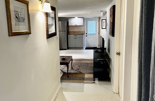 Overlook Apartment | The Montana Studio - cute, close and convenient - new remodel