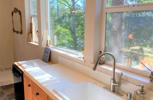 Groveland Cabin | The Moose, Stylish Farmhouse Cabin near Yosemite, Sleeps 8