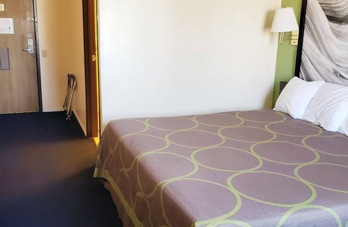 Vernal House | The Non-Smoking King Room