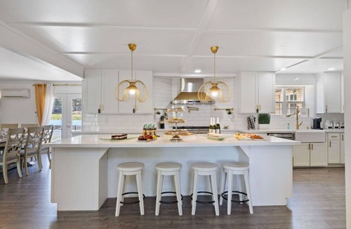 Bluffdale Villa | The Orchard - Double Pickleball - 30 ppl - 10,000 sqft - 2 acres
