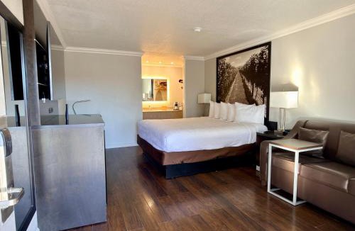 Ukiah Hotel | The Orchard Hotel Ukiah Wine Country Free Breakfast, Pool, & Hot Tub