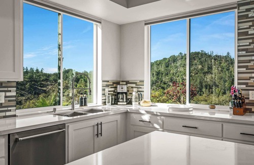 Larkfield-Wikiup House | The Overlook by Sonoma Stays – Modern Luxe Retreat