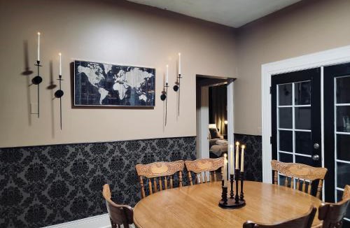 Southeast Salem House | The Owl Room at Stag and Sparrow