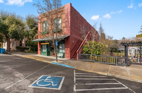 Historic Railroad District Apartment | The Peerless Hotel | Junior Suite #2 | Jetted Tub | Historic District