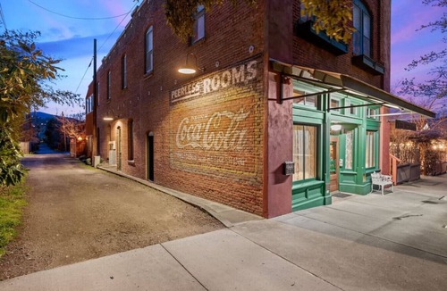 Historic Railroad District Apartment | The Peerless Hotel | Junior Suite #2 | Jetted Tub | Historic District