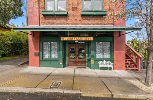Historic Railroad District Apartment | The Peerless Hotel | Signature ADA Room #1 | Artist`s Abode | Historic District