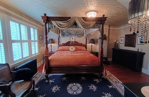 Altamont Bed & Breakfast | The Peregrine - Celebrating Wildlife Conservation