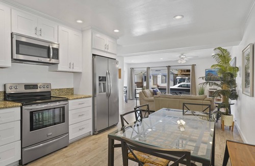 West Newport House | The Perfect Beach House for a Family Trip to the Coast | Steps to Beach | Sunny & Hyper Clean