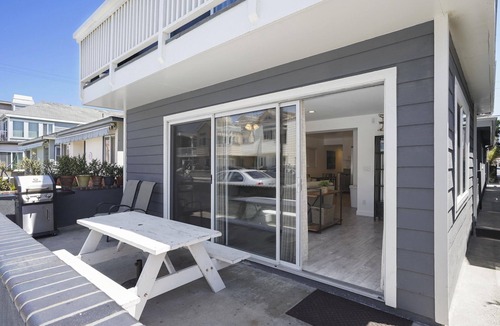 West Newport House | The Perfect Beach House for a Family Trip to the Coast | Steps to Beach | Sunny & Hyper Clean