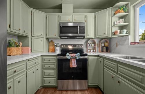 Upland Apartment | The Quirky Bloom-Whimsical Guest house