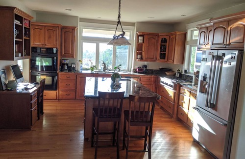 Ashland House | The R&R is a large 5-bedroom house in beautiful Ashland…amazing sunset views,