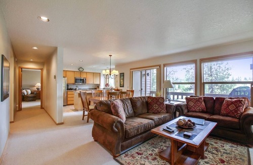 Sunriver Condo | The Ridge at Sunriver - Condo #1 - Access provided to onsite seasonal swimming pool & tennis facilities, year-round hot tub plus 4 bikes