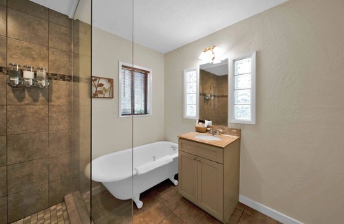 O'Brien Bed & Breakfast | The Robin- A Room With a Forest View