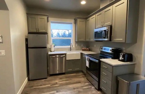 Silverton Apartment | The Rock Tree House - A place to unwind and renew.