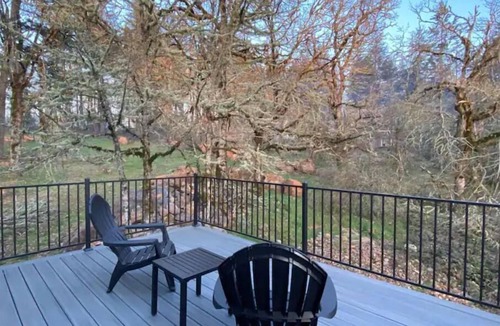 Silverton Apartment | The Rock Tree House - A place to unwind and renew.