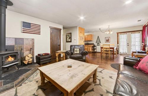 Tahoma House | The Rustic Pine 2BDR Cabin