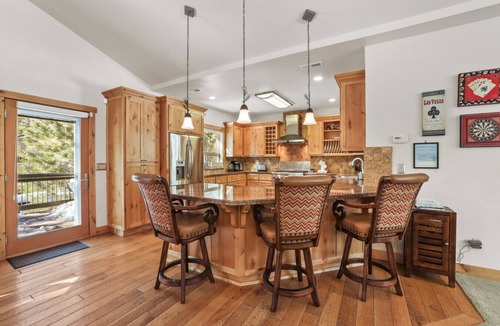 Christmas Valley House | The Salty Pine - Pool Table + Dogs + BBQ