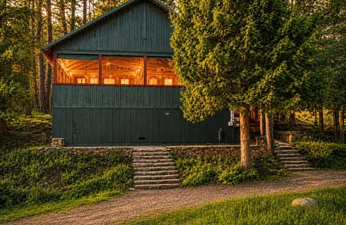 Camp Nelson Cabin | The Sequoia Time Capsule: Spa, Walk 2 Giant Sequoias, River, Fish, Bike, Saloon