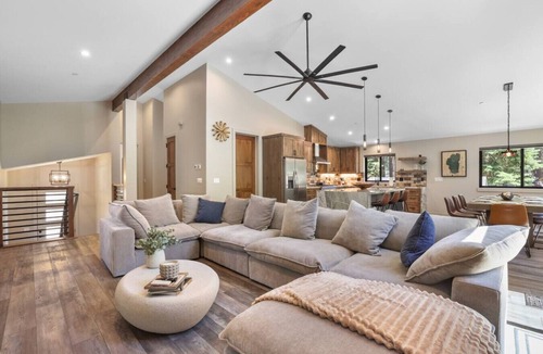 Tahoe Island House | The Sierra Outpost - Great SLT Location!