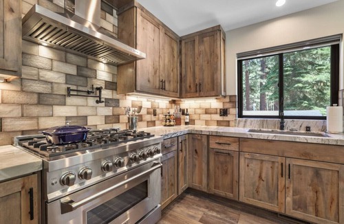 Tahoe Island House | The Sierra Outpost - Great SLT Location!