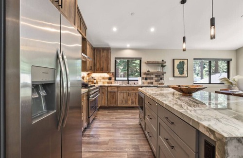 Tahoe Island House | The Sierra Outpost - Great SLT Location!