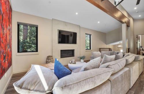 Tahoe Island House | The Sierra Outpost Great SLT Location