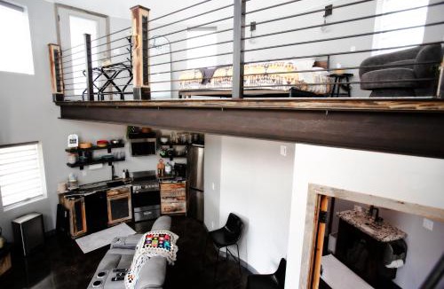 Glendale House | The Silo Loft at Goose Lake Lane