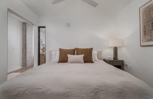 Downtown Sacramento Apartment | The Slate Luxury Capitol View DOCO Golden 1