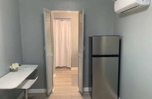 El Centro Apartment | The Small Sandalwood -"Sandalito"· Private Suite, curated for comfort & privacy.