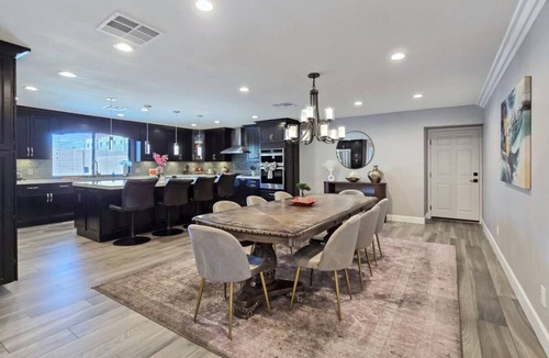 Spring Valley House | The Strip Escape | Private Pool ,BBQ & Fireplace!