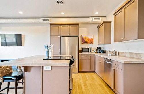 Kayenta Villa | The Sunrise - 2 Story Suite w/Red Rock Views