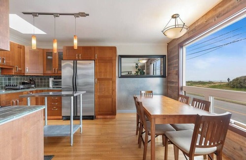 Outer Sunset House | The Surf Shack - Beachfront urban Oasis, Hot Tub