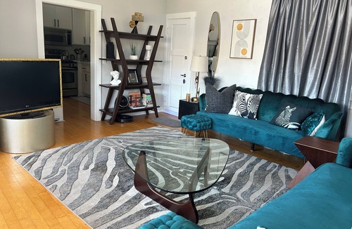 Upper Market Cottage | The “Treehouse” centrally-located quaint Cottage w/views!