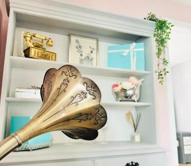 Southeast Salem Apartment | The Twin Flats, Audrey and Far East Escape