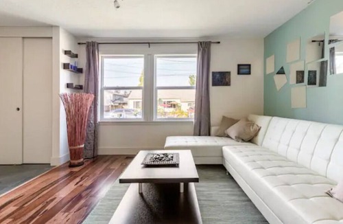 Thurston House | The Urban Sanctuary | Sleeps 8 | W/ Spacious Yard