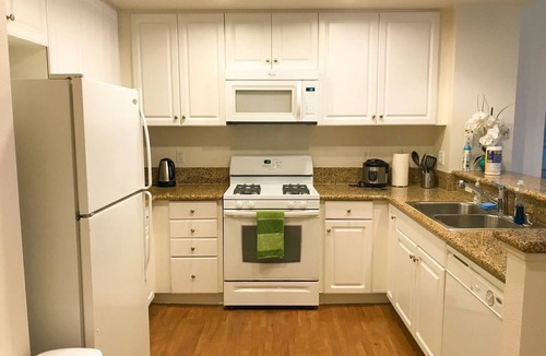 Irvine Research Center Apartment | The Village 5 Mins Walk Distance to Irvine Spectrum Center