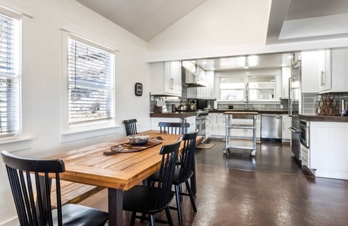 June Lake House | The Village House - Pet Friendly
