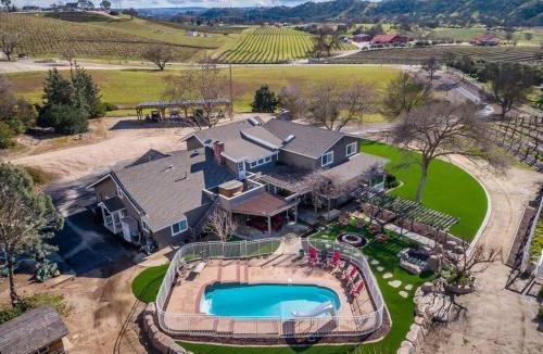 Paso Robles Villa | The Vineyard Farmhouse Villa