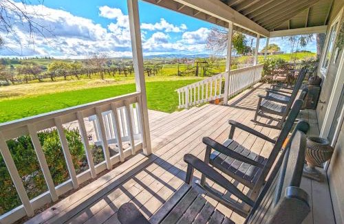 Paso Robles Villa | The Vineyard Farmhouse Villa