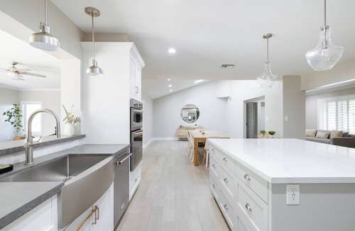 Alhambra House | The Westwind by LuxeKey | Central Phoenix Boho Home w/Pool, Spa & Casita